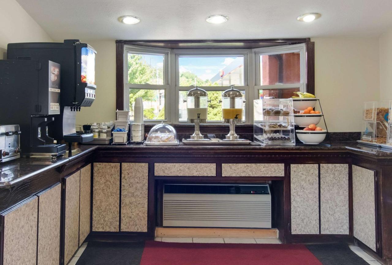 Econo Lodge Pittsburgh I-79 Esterno foto