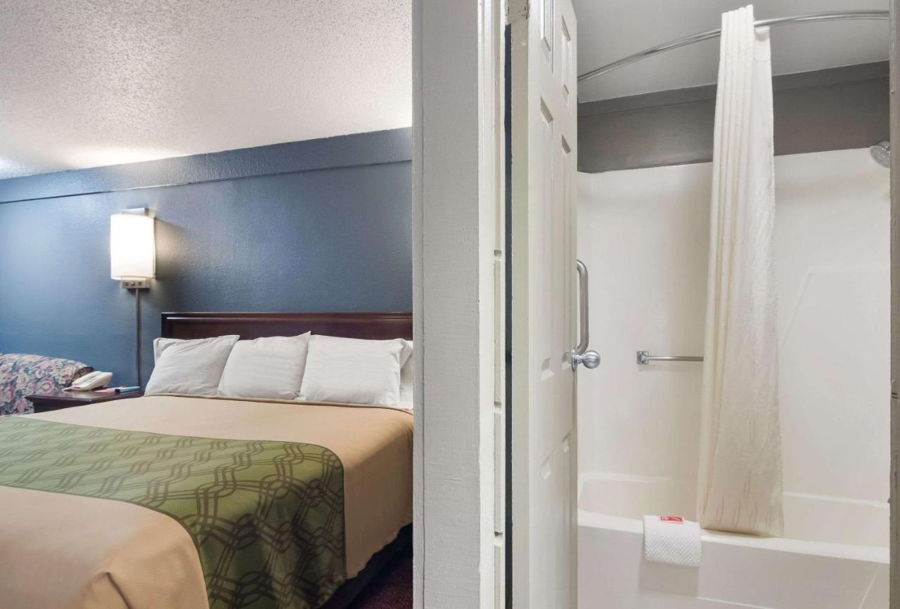 Econo Lodge Pittsburgh I-79 Esterno foto