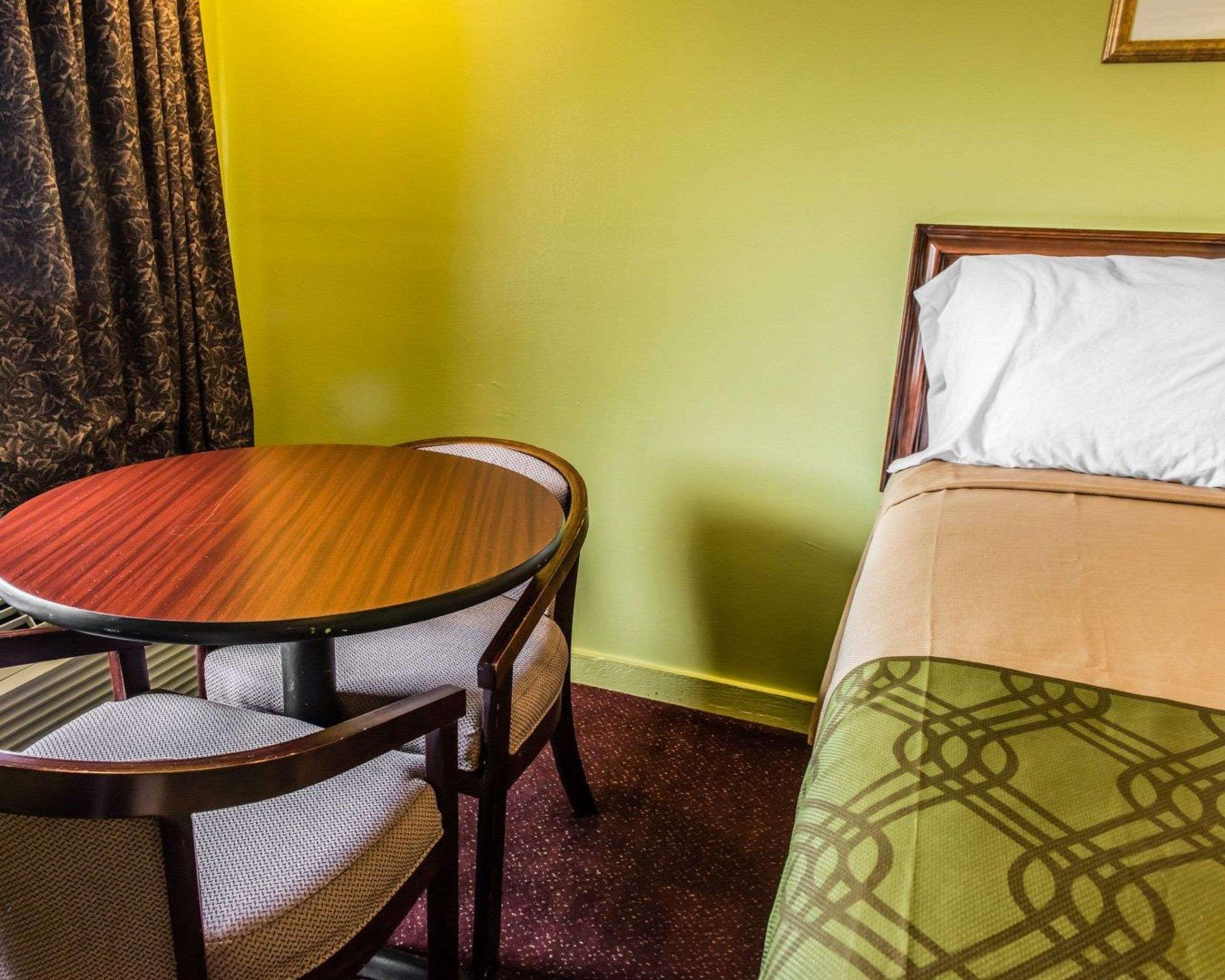 Econo Lodge Pittsburgh I-79 Esterno foto